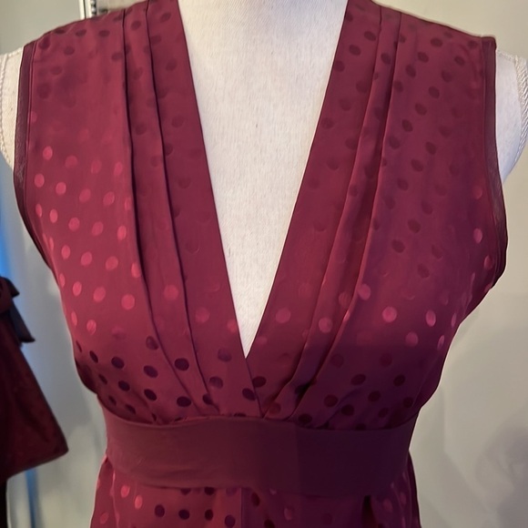 BCBGMAXAZRIA Burgundy Silk Polka Dot Sleeveless Top Size Small - Picture 2 of 12